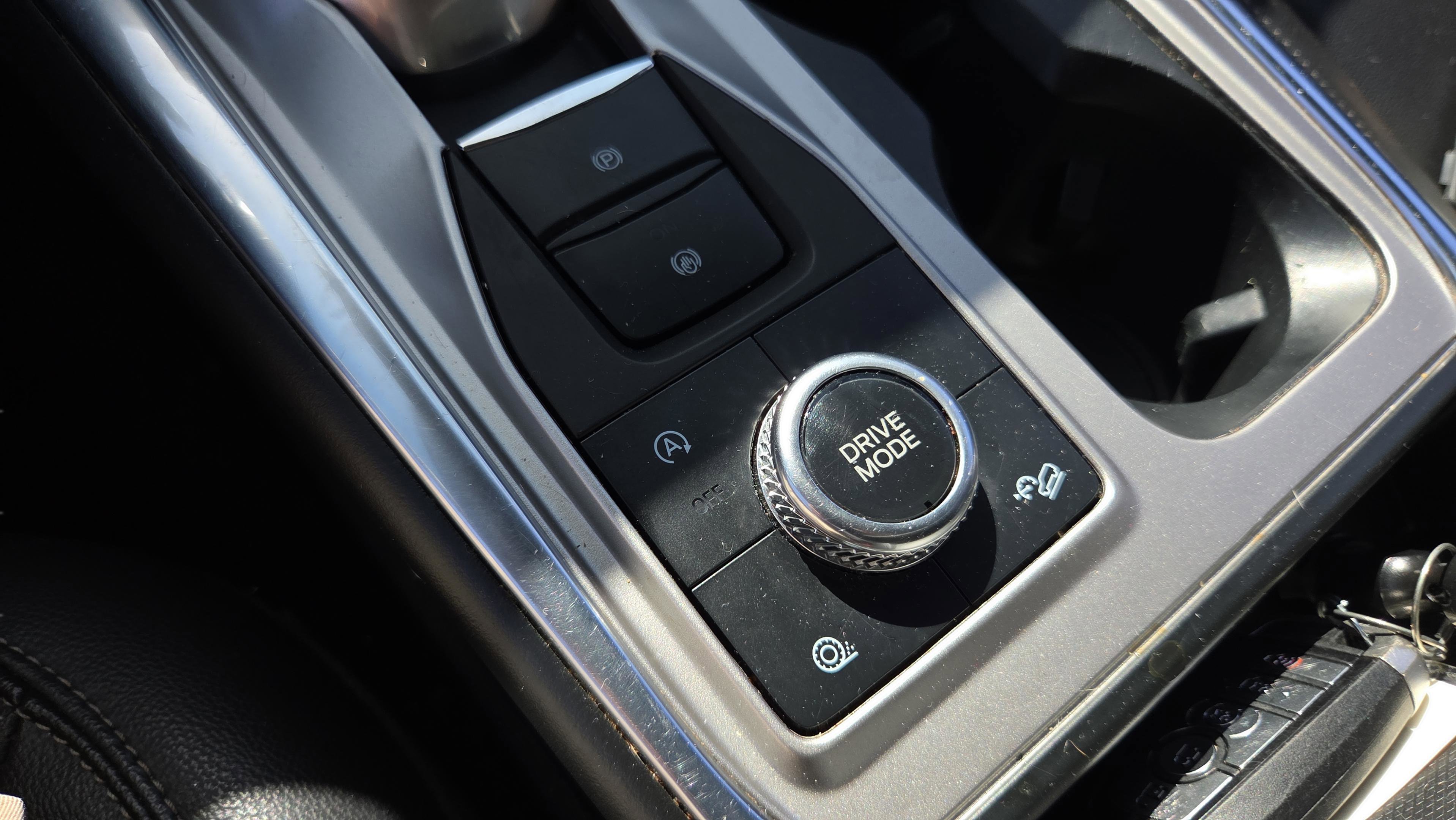 Used 2020 Ford Explorer XLT w/ Equipment Group 202A image 24