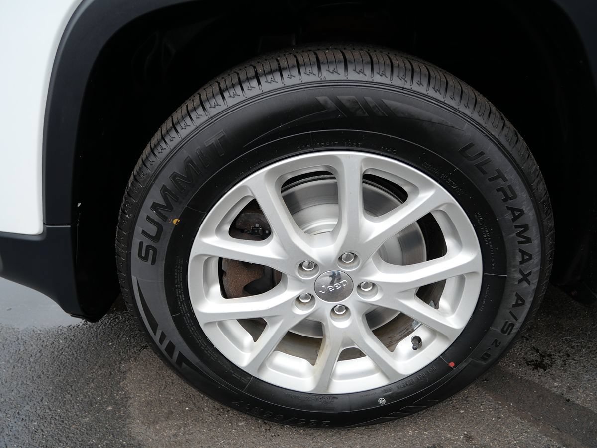 Used 2016 Jeep Cherokee Latitude w/ Safety/Convenience Group AWD/4WD image 36