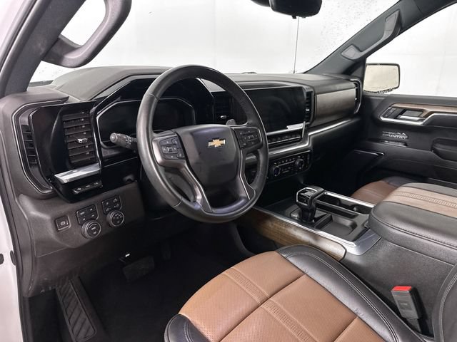Used 2024 Chevrolet Silverado 1500 High Country w/ High Country Premium Package AWD/4WD image 11