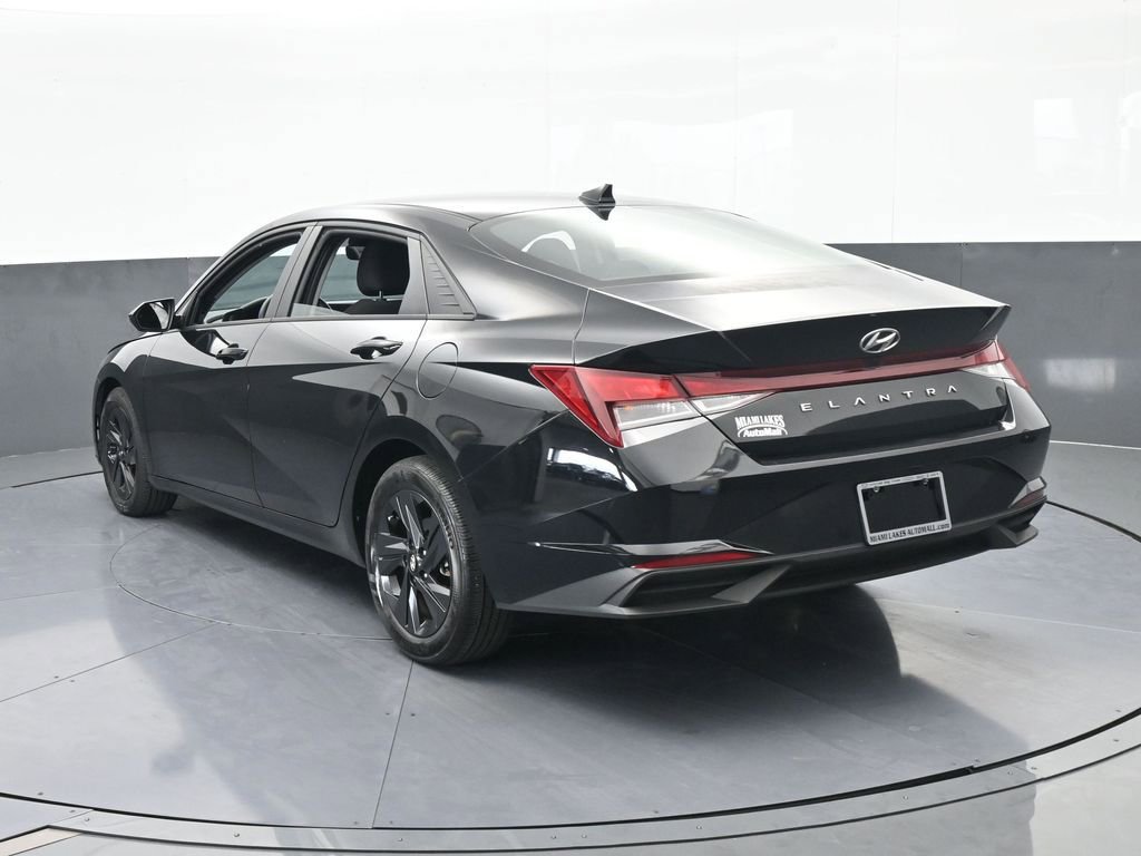 Used 2023 Hyundai Elantra SEL image 4