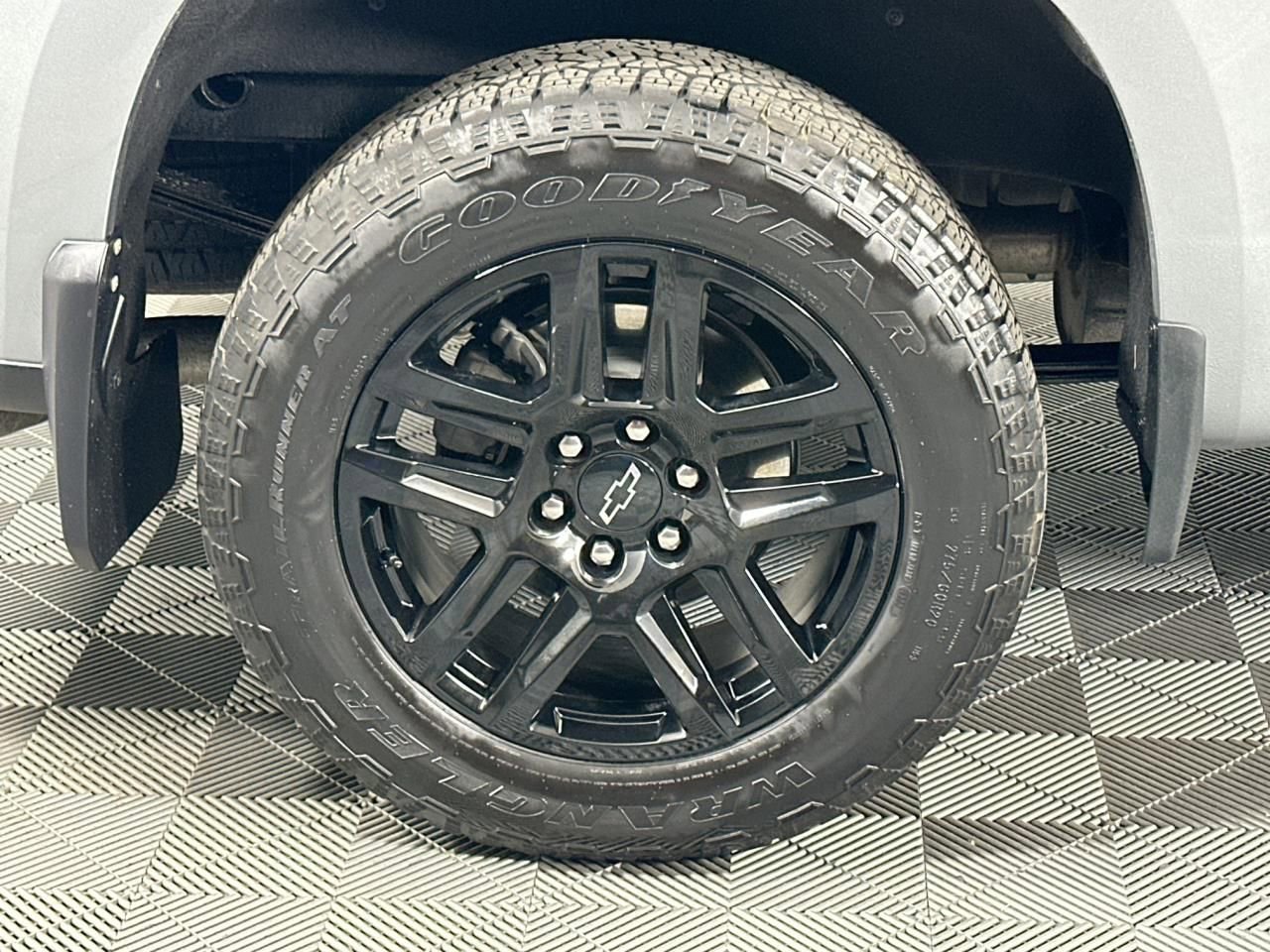 Used 2024 Chevrolet Silverado 1500 Custom AWD/4WD image 28