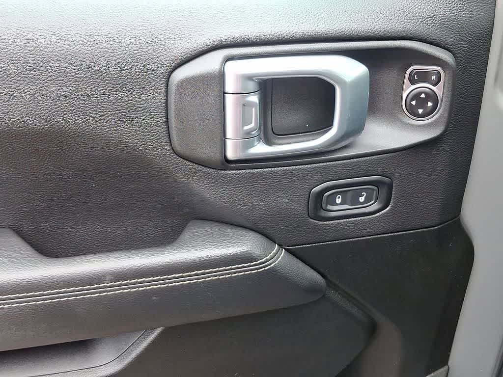 Used 2022 Jeep Wrangler Unlimited Sahara w/ LED Lighting Group AWD/4WD image 10