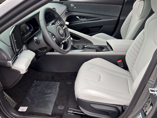 New 2026 Hyundai Elantra SEL Sport FWD image 5