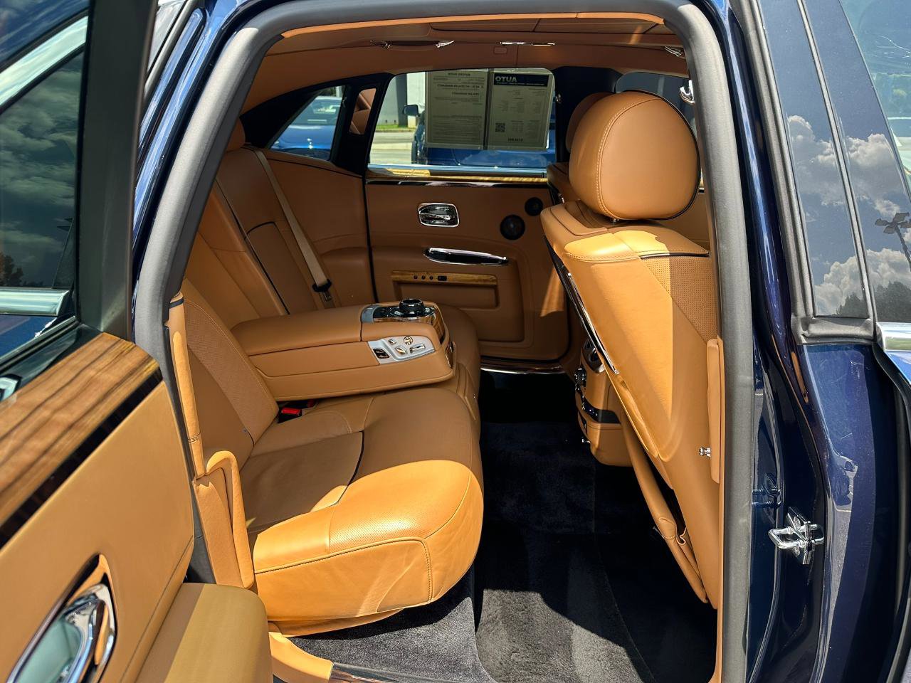 Used 2014 Rolls-Royce Ghost RWD image 13