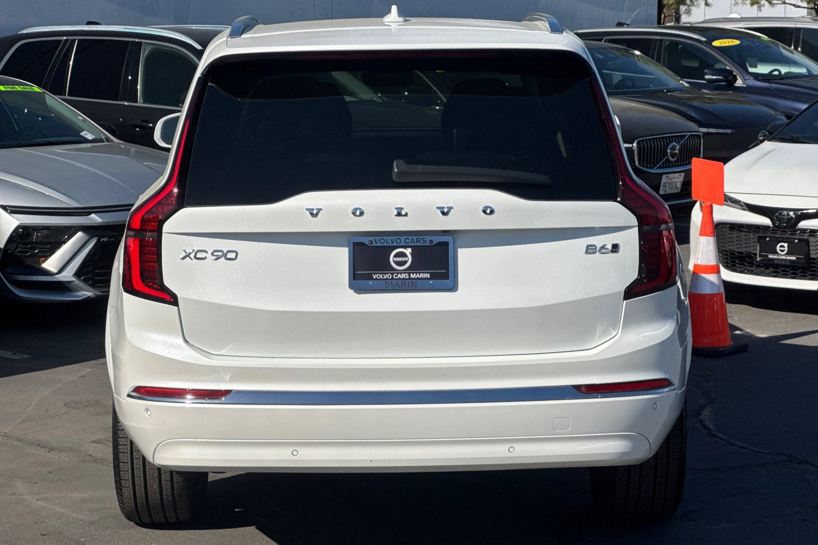 Certified 2025 Volvo XC90 B6 Core w/ Climate Package image 7