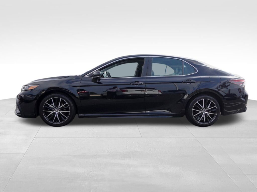 Used 2023 Toyota Camry SE image 7