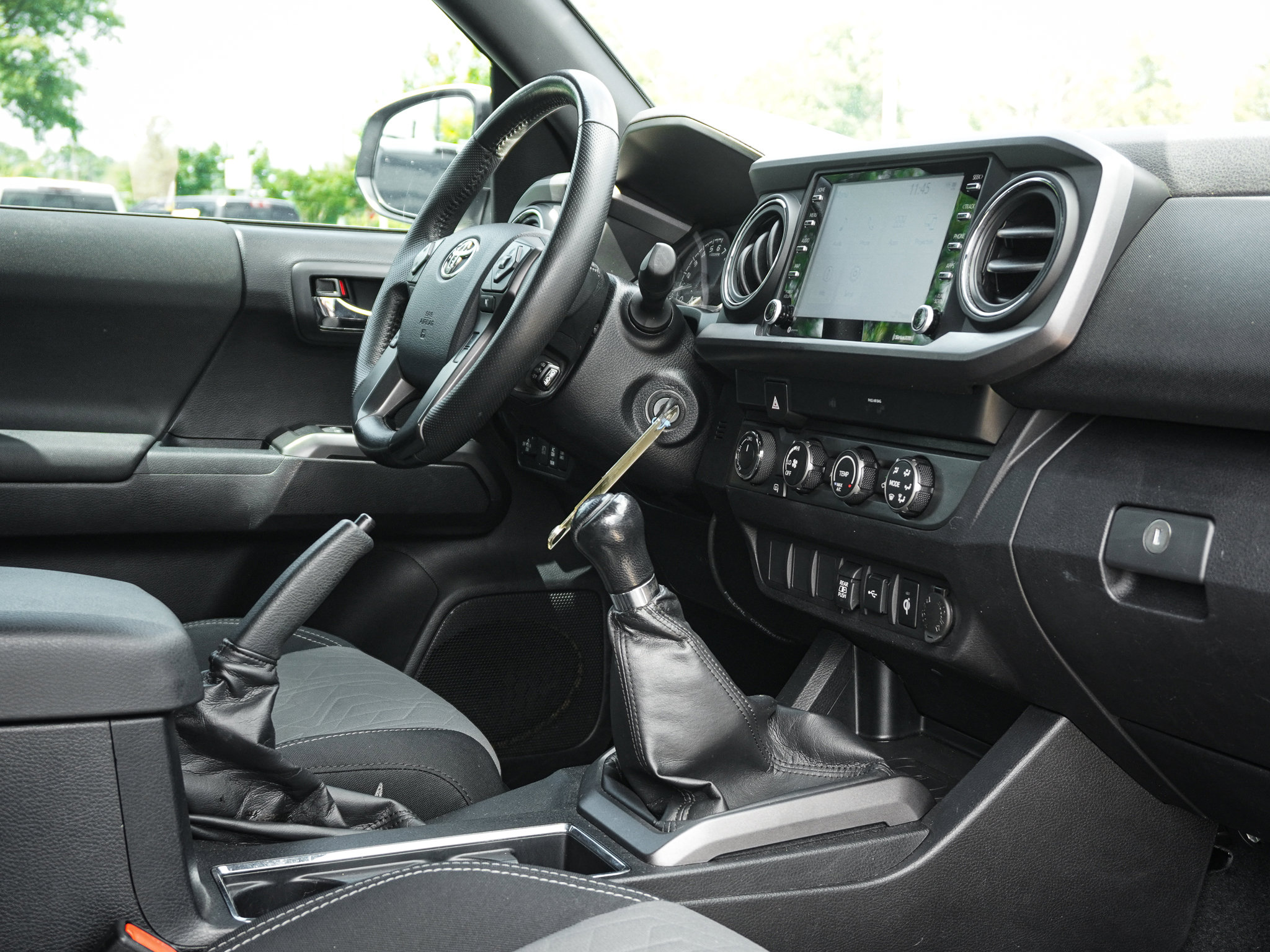Used 2020 Toyota Tacoma TRD Off-Road AWD/4WD image 36