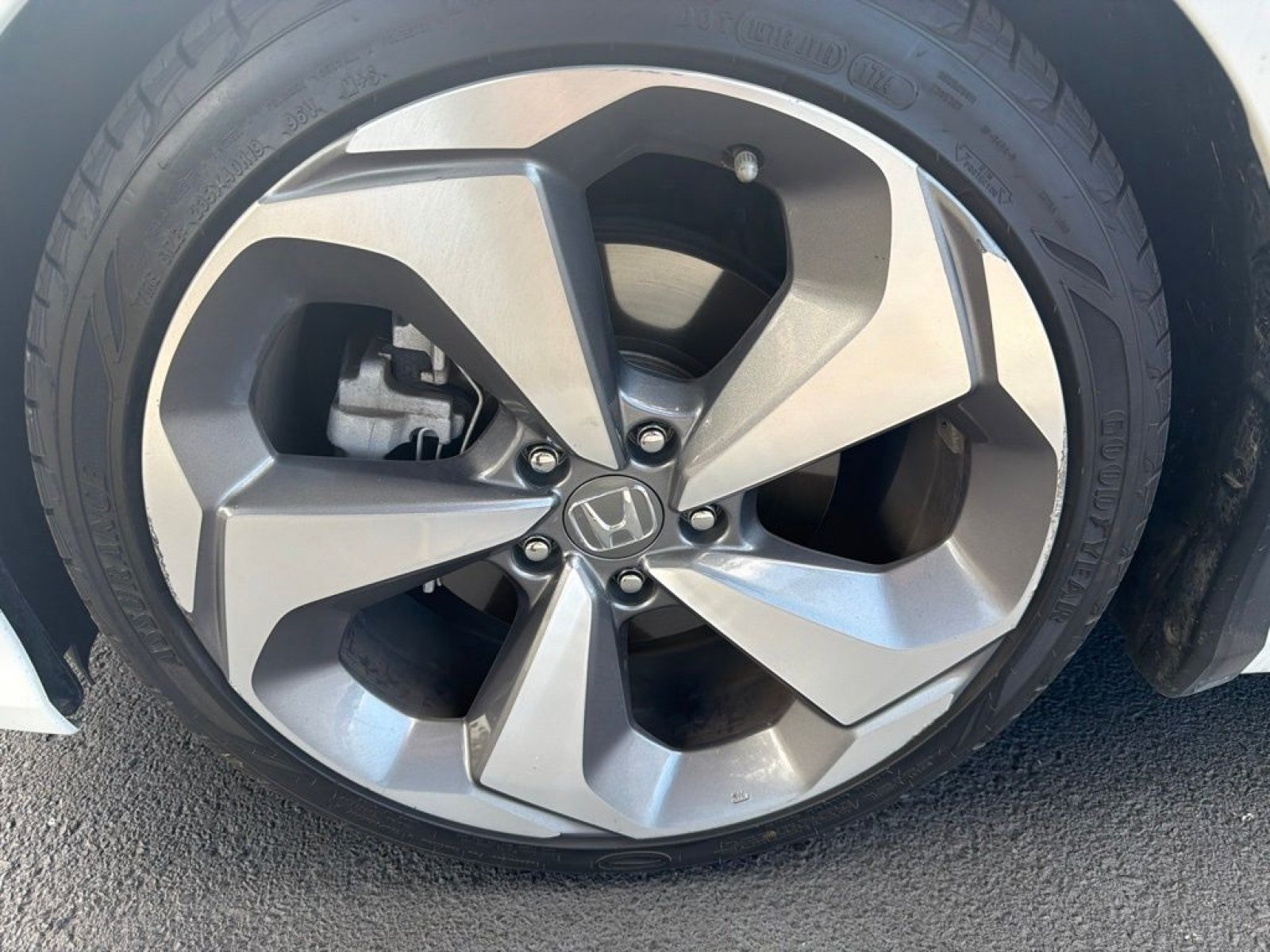 Used 2020 Honda Accord Touring image 11