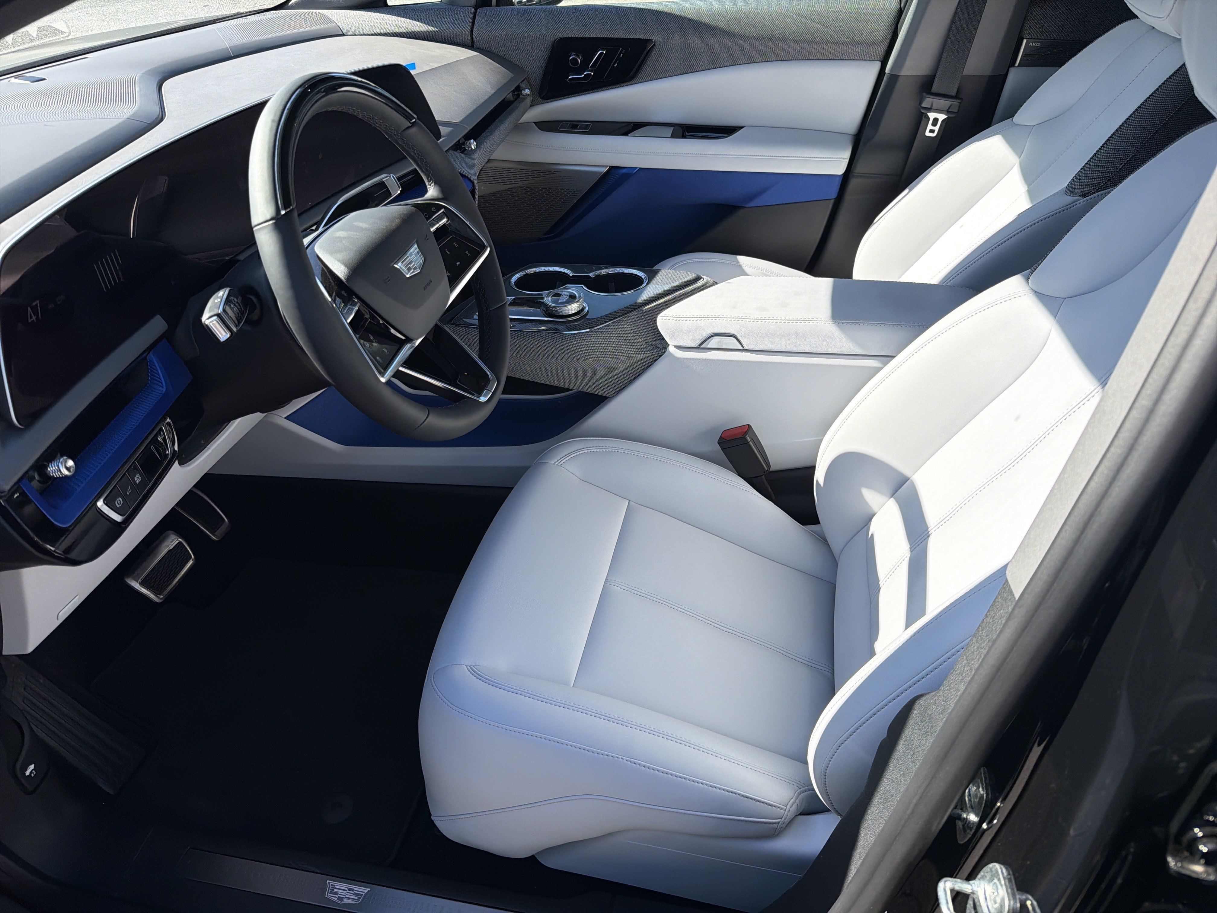 New 2027 Cadillac Optiq Luxury RWD image 10