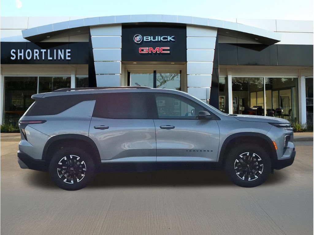 Used 2025 Chevrolet Traverse Z71 AWD/4WD image 2