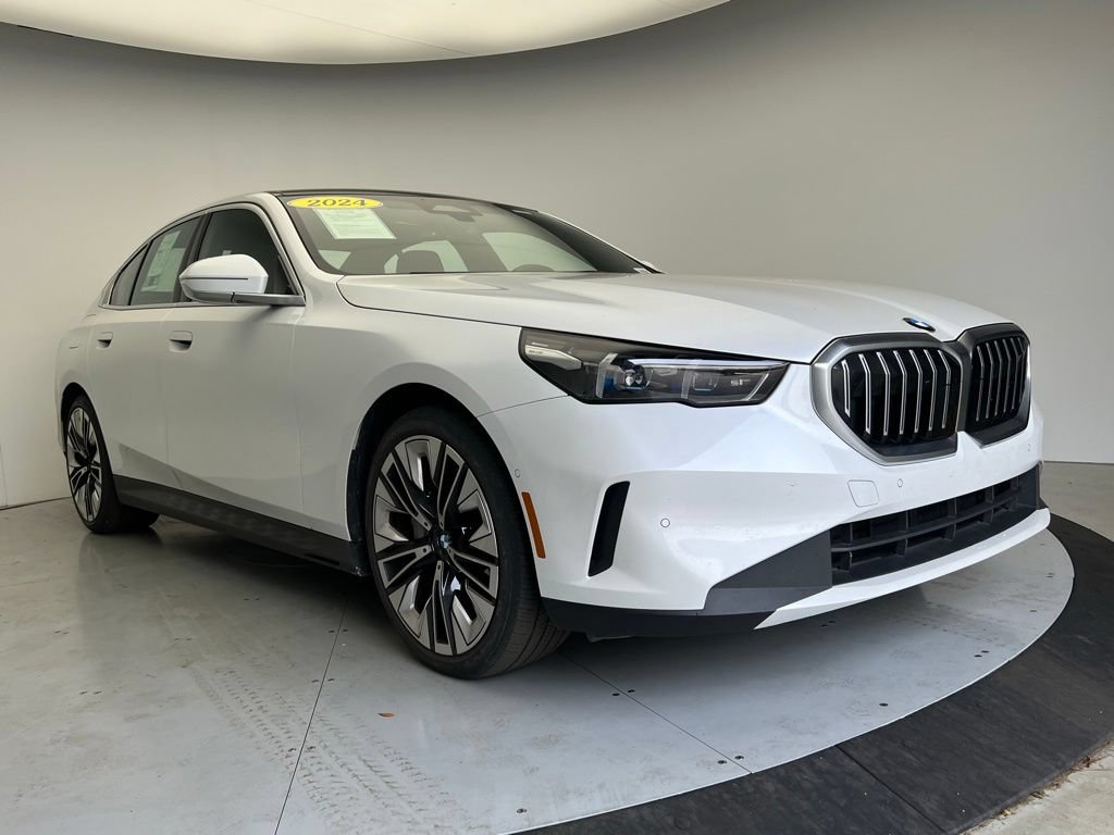 Certified 2024 BMW 540i xDrive w/ Convenience Package AWD/4WD image 2