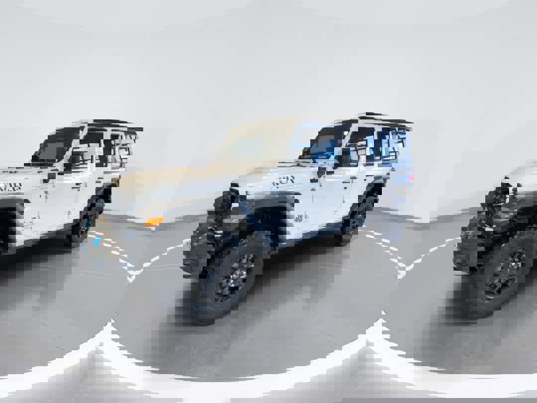 Used 2024 Jeep Wrangler Sport image 4