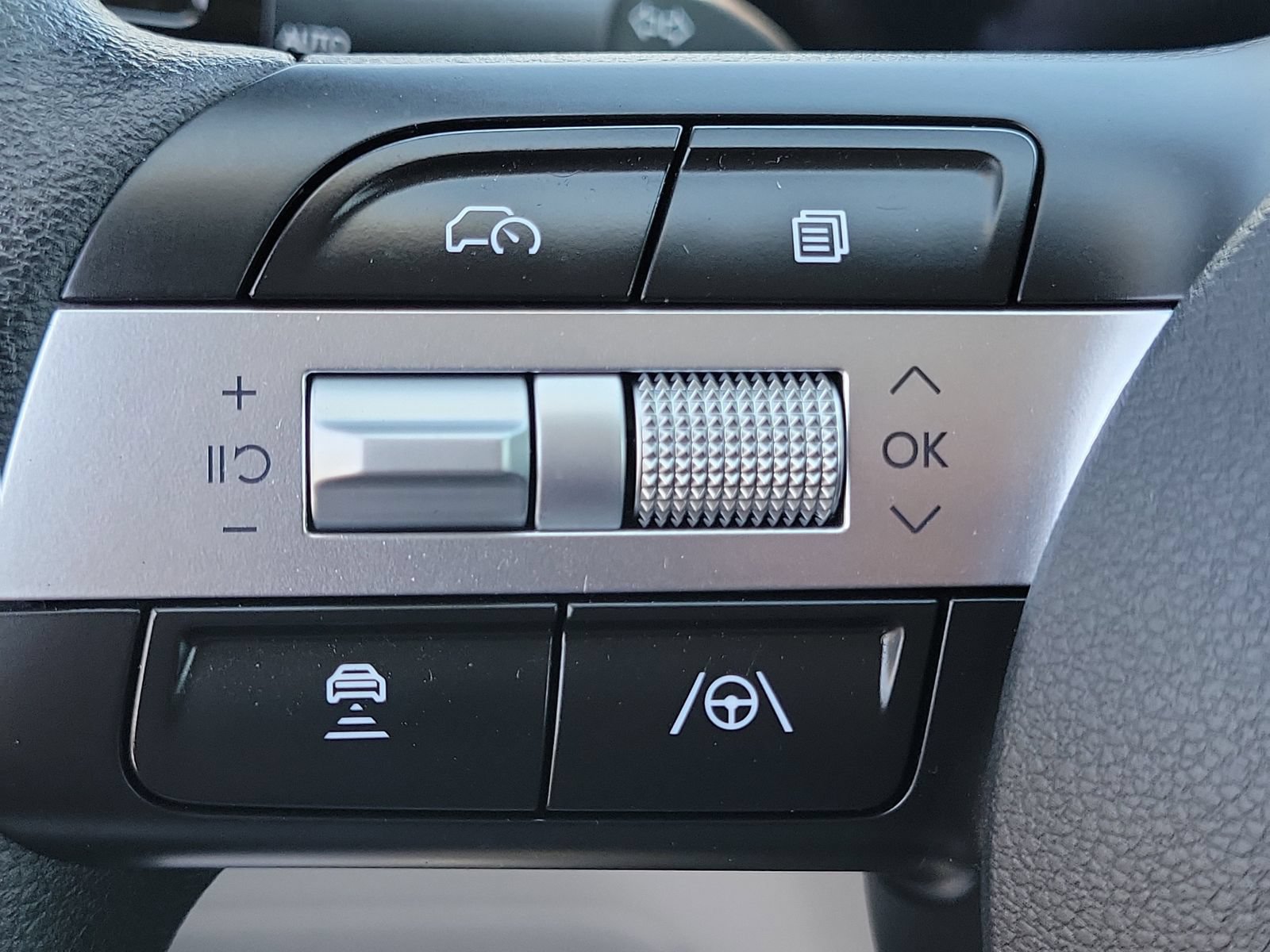 Certified 2025 Hyundai Tucson SE FWD image 8