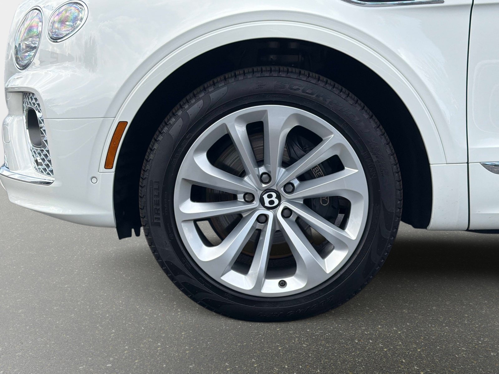 Used 2022 Bentley Bentayga AWD/4WD image 12