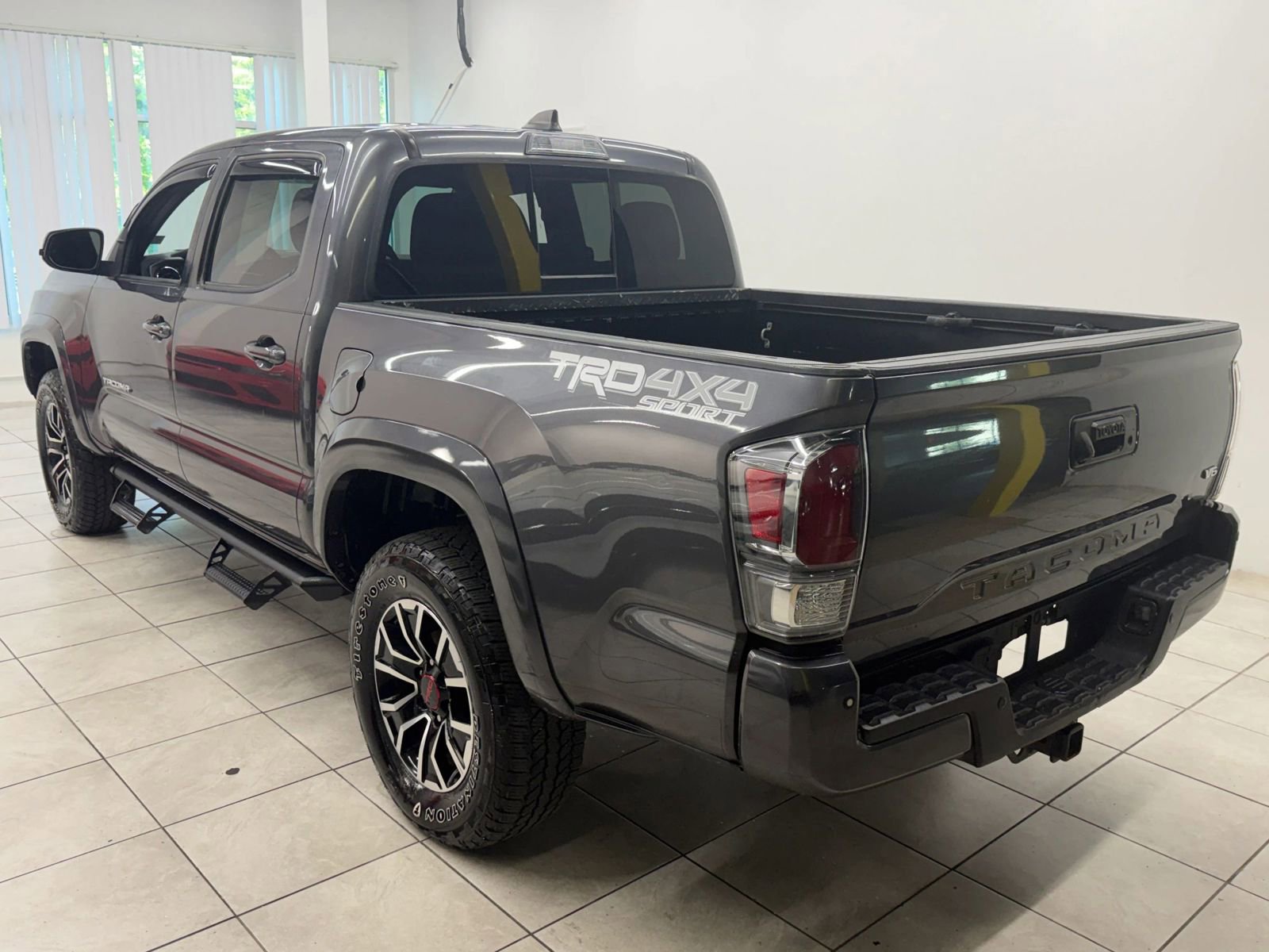 Used 2021 Toyota Tacoma TRD Sport w/ Technology Package AWD/4WD image 7