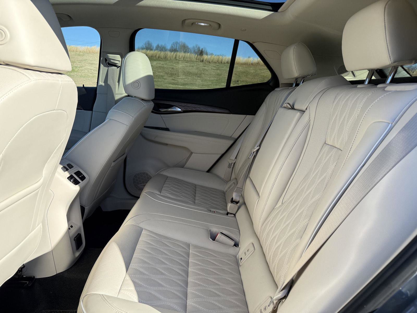 Used 2022 Buick Envision Avenir w/ Technology Package II image 20