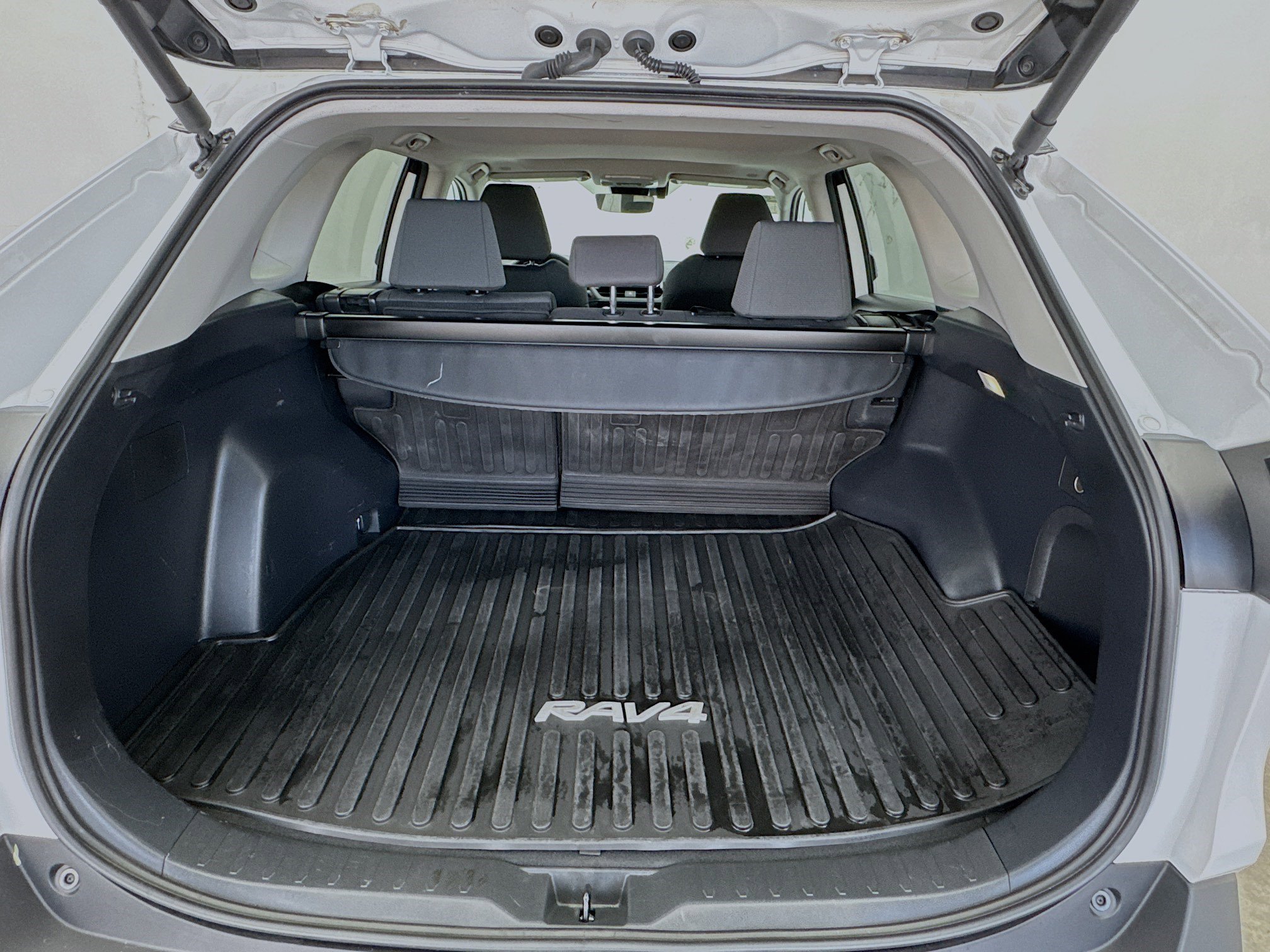Used 2025 Toyota RAV4 XLE AWD/4WD image 18