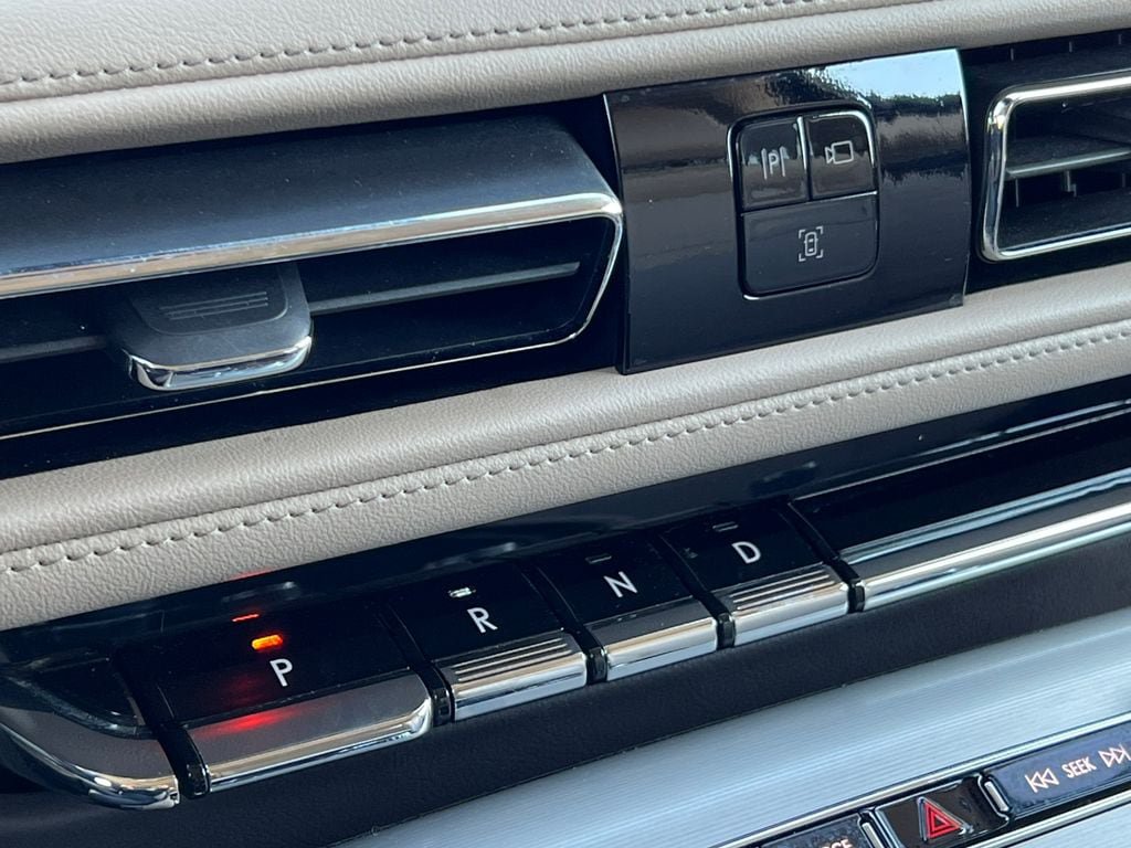 Used 2023 Lincoln Aviator AWD w/ Premium Package image 27