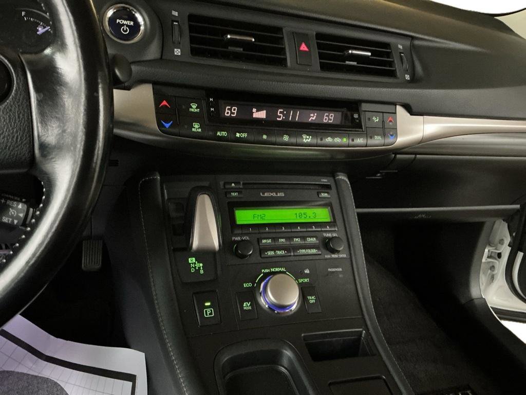 Used 2016 Lexus CT 200h image 7