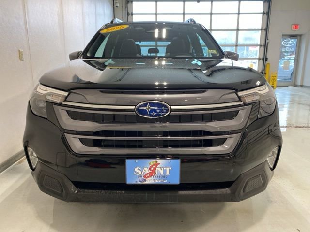 Used 2025 Subaru Forester Premium image 4