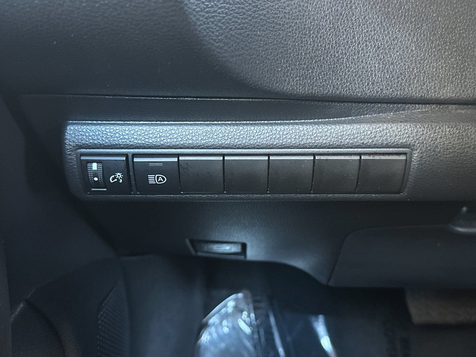 Used 2025 Toyota Corolla LE FWD image 24