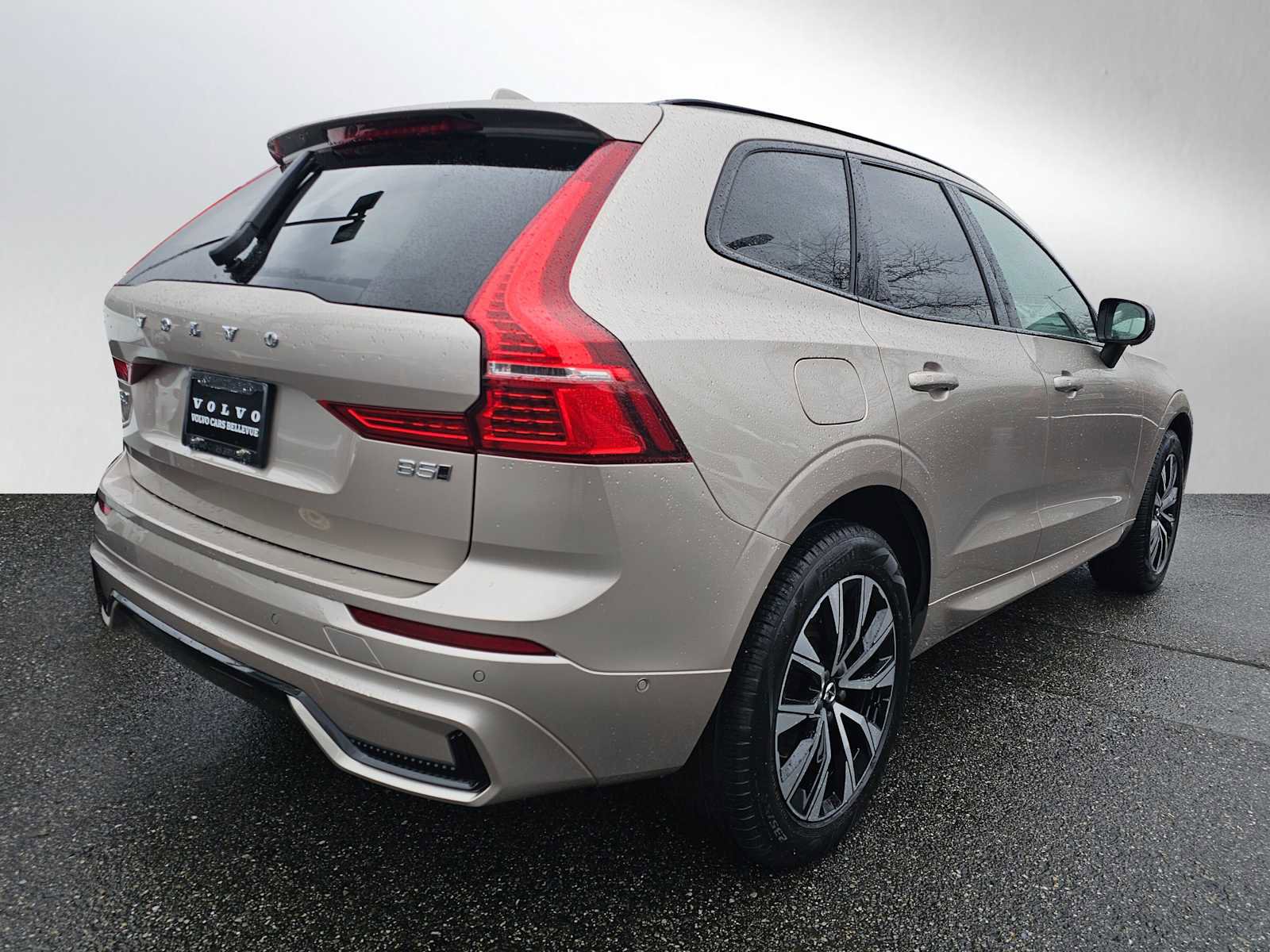 Certified 2025 Volvo XC60 B5 Plus AWD/4WD image 4