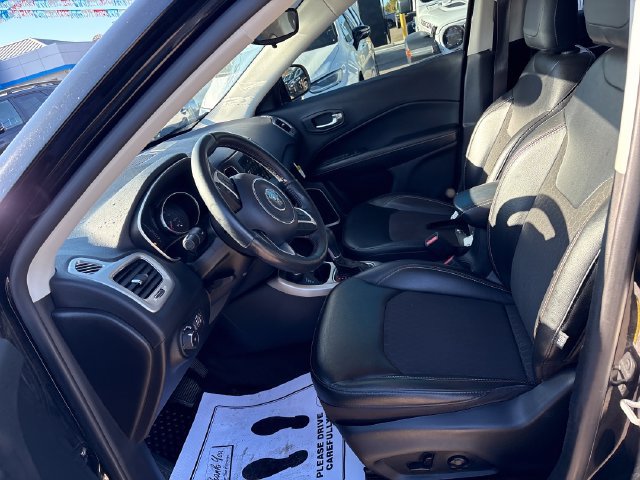 Used 2020 Jeep Compass Latitude w/ Cold Weather Group AWD/4WD image 8