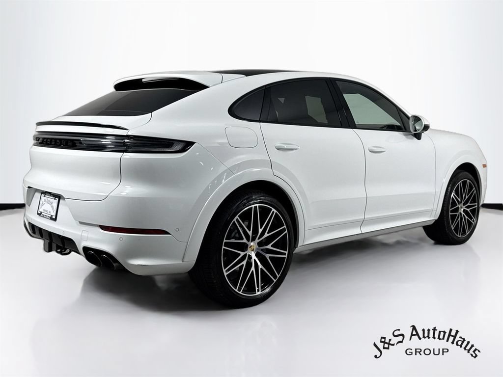 Used 2024 Porsche Cayenne Coupe AWD/4WD image 7
