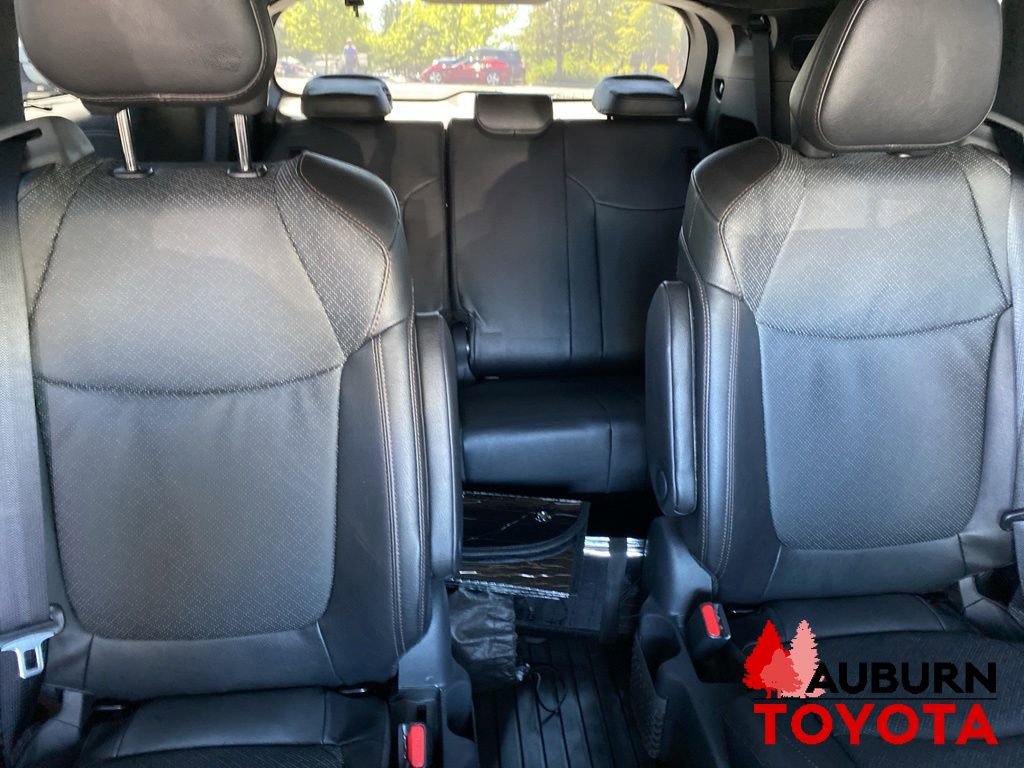 Used 2025 Toyota Sienna Platinum AWD/4WD image 23