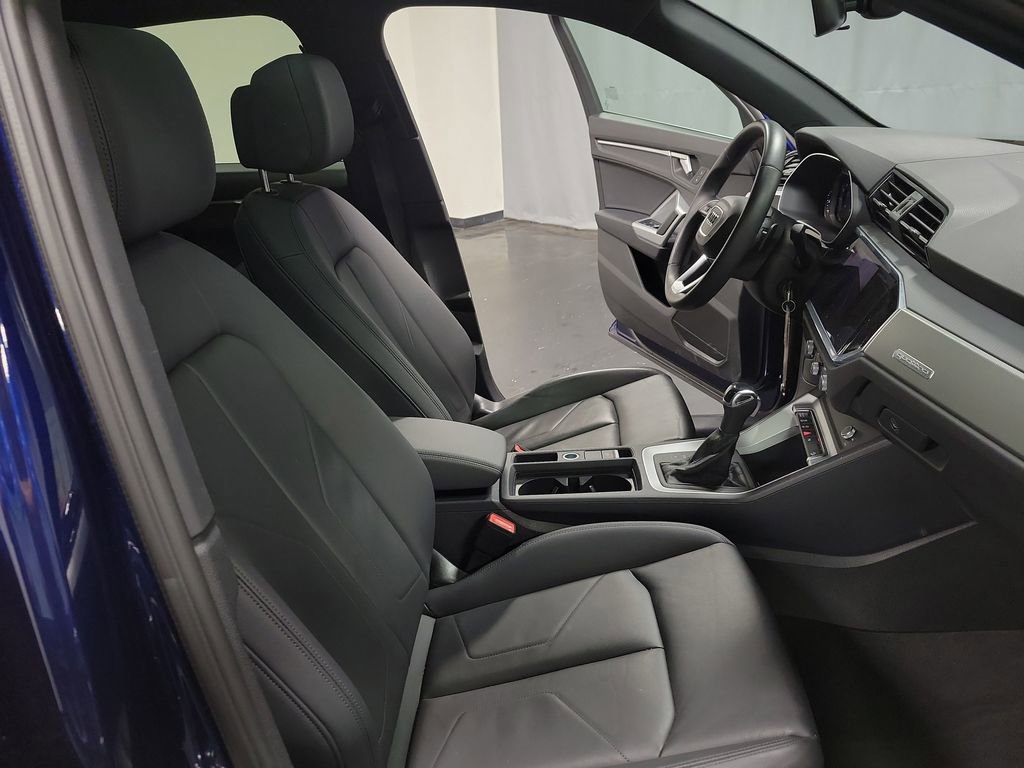 Used 2025 Audi Q3 2.0T Premium image 23