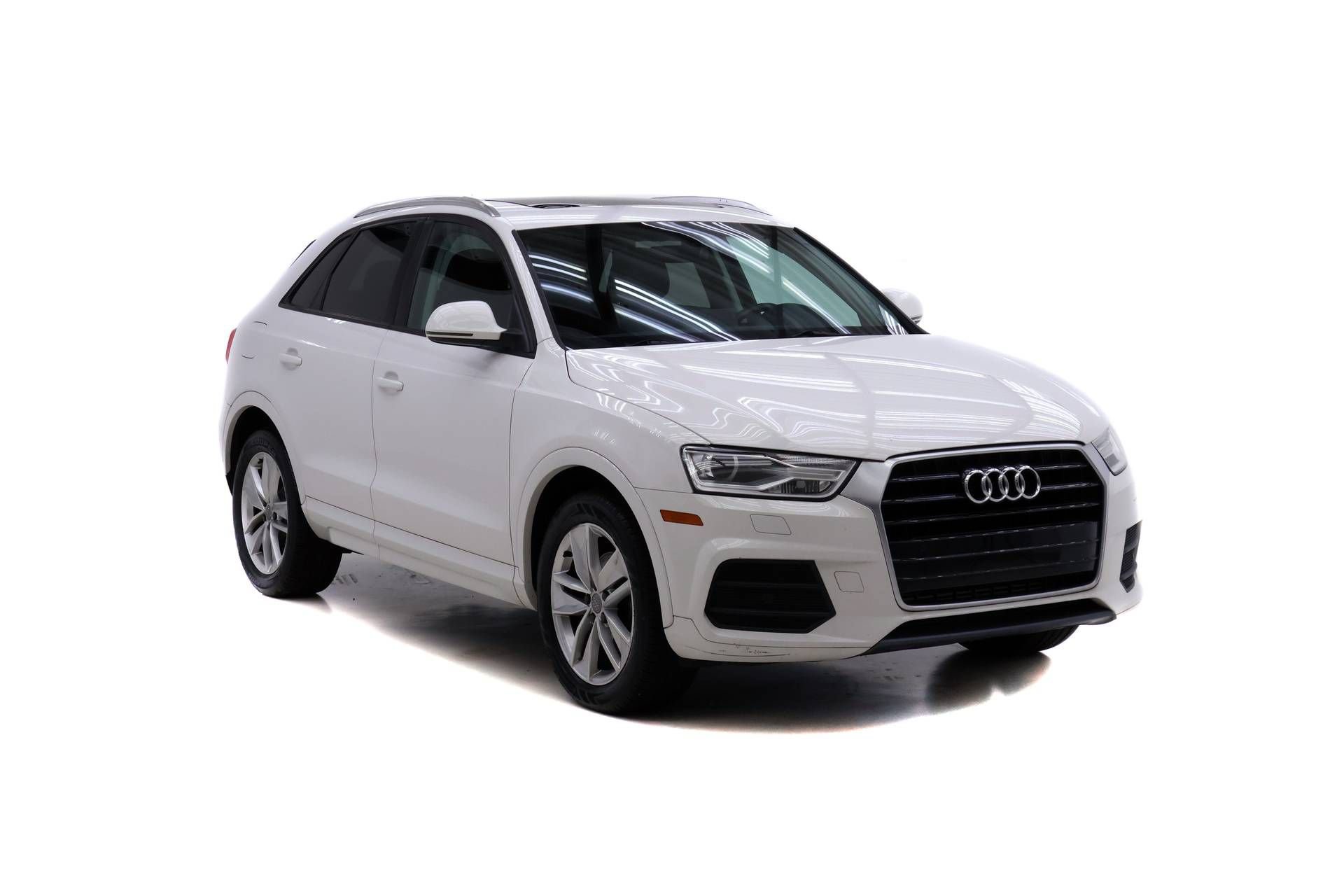 Used 2017 Audi Q3 2.0T Premium FWD image 2