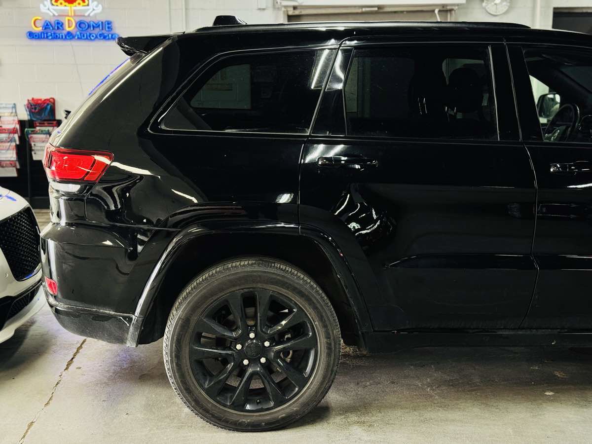 Used 2019 Jeep Grand Cherokee Altitude AWD/4WD image 4