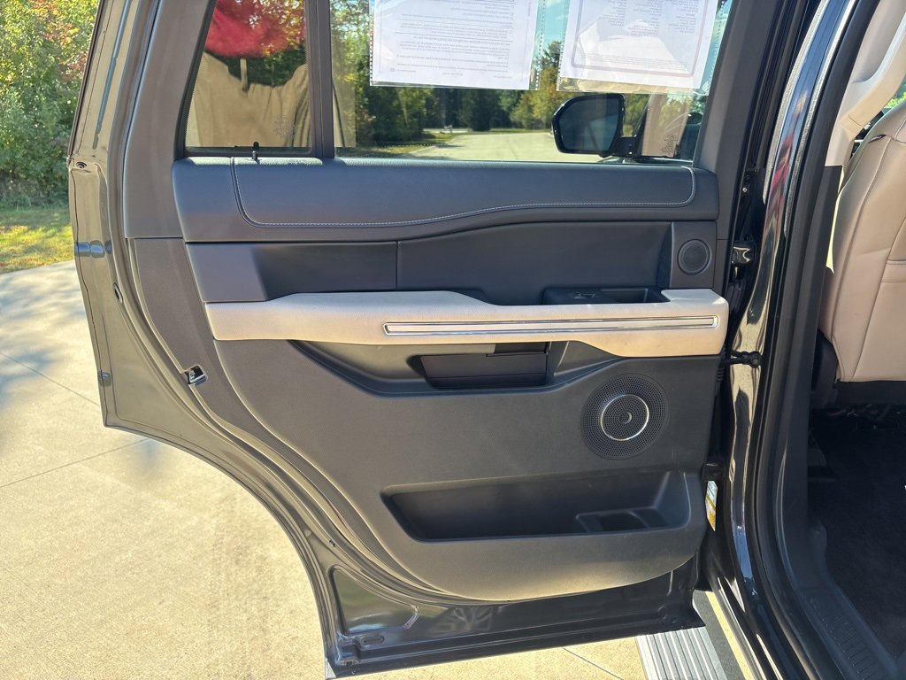 Used 2022 Ford Expedition Limited image 51
