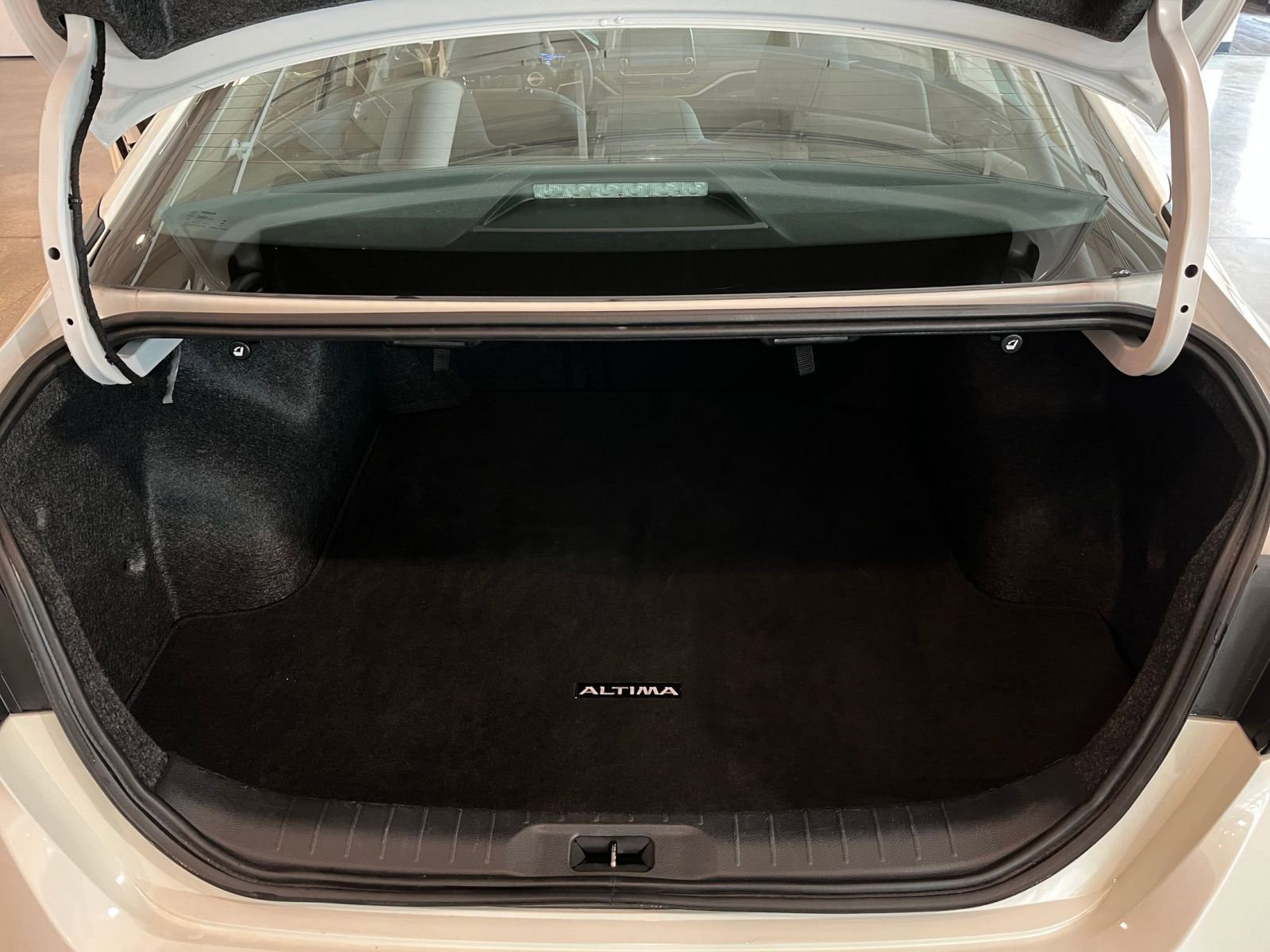 Used 2025 Nissan Altima 2.5 SV FWD image 30