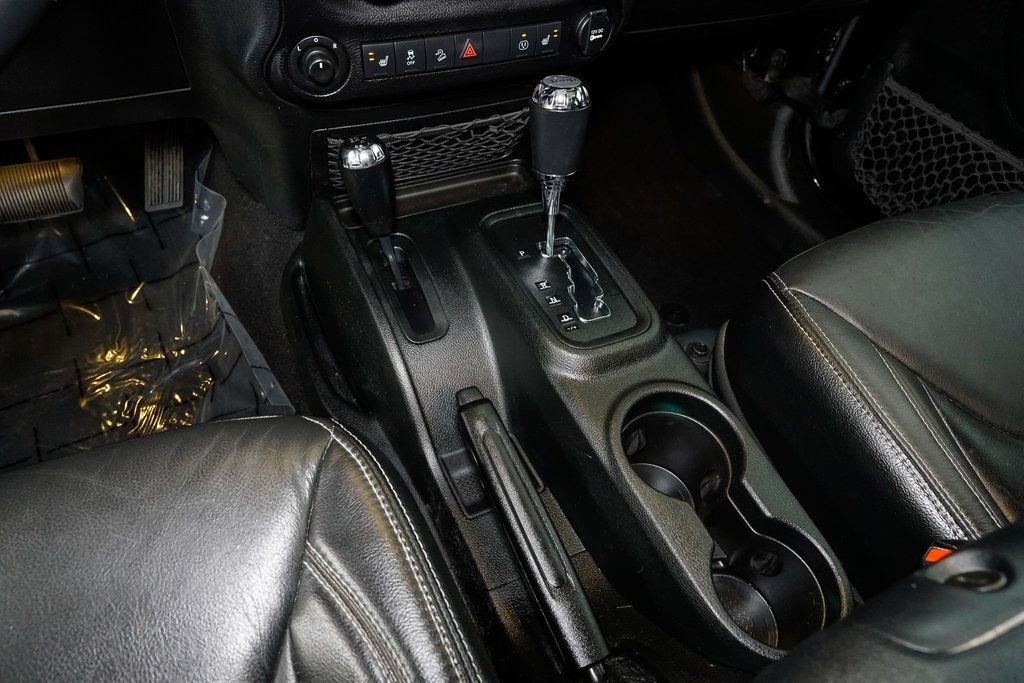 Used 2018 Jeep Wrangler Unlimited Sahara w/ Connectivity Group image 19