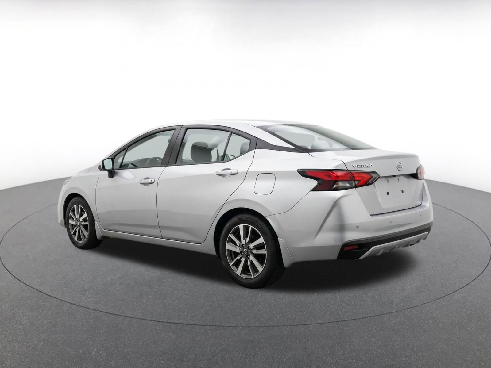 Used 2025 Nissan Versa SV FWD image 7