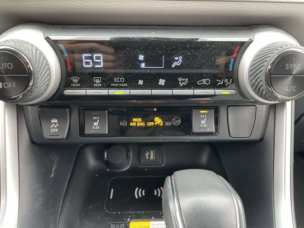 Used 2023 Toyota RAV4 XLE Premium image 39