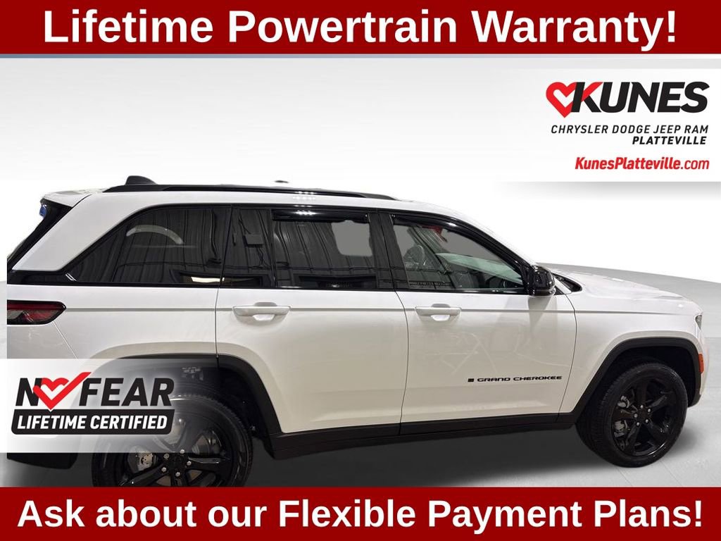 Used 2025 Jeep Grand Cherokee Limited w/ Black Appearance Package image 12