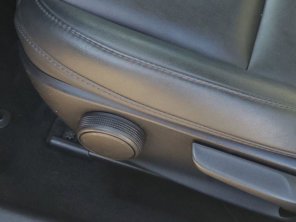 Used 2023 MAZDA MAZDA3 s image 9