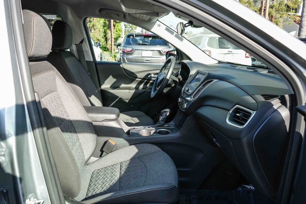 Used 2024 Chevrolet Equinox LT FWD image 16