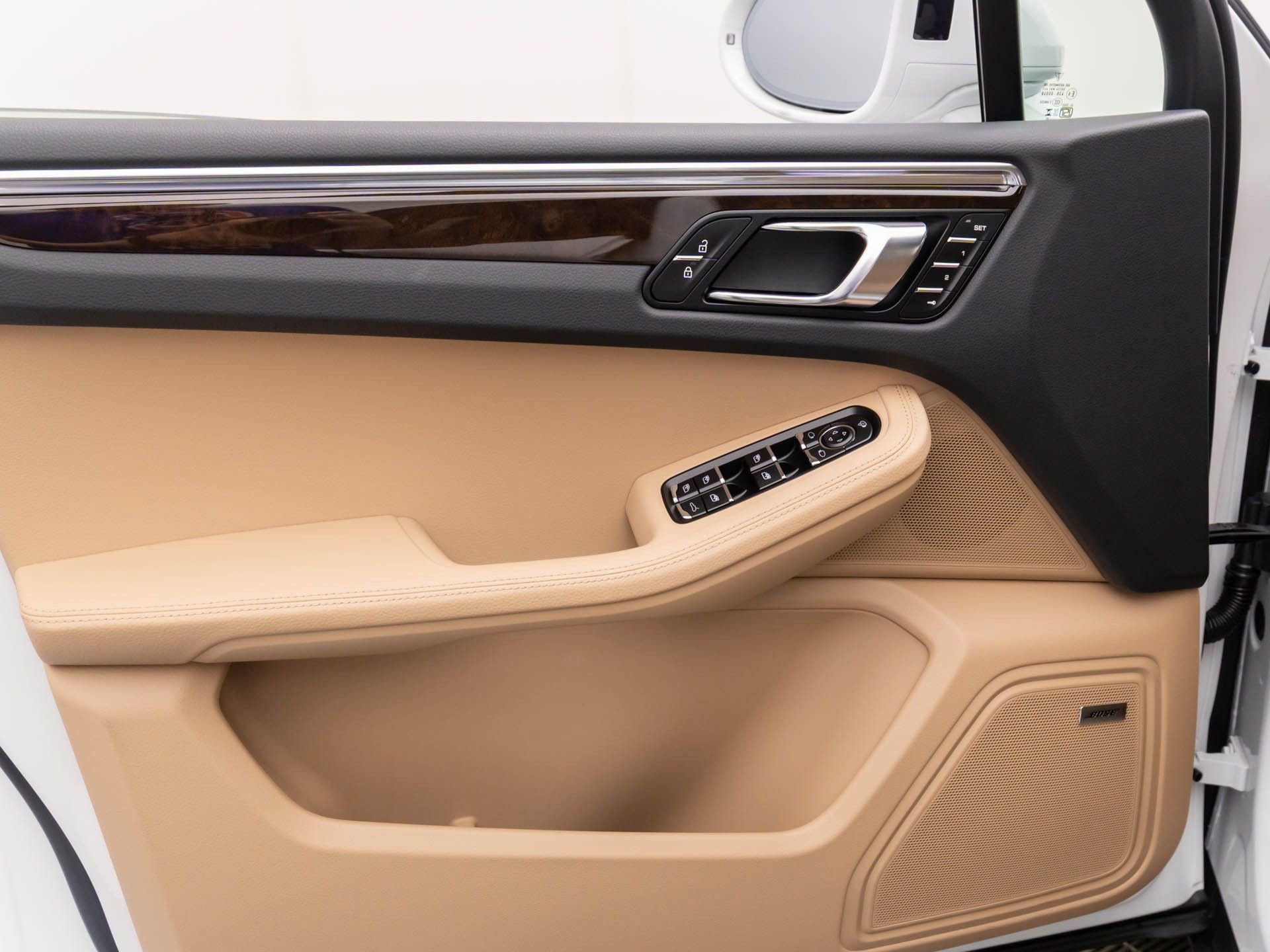 Certified 2025 Porsche Macan image 14