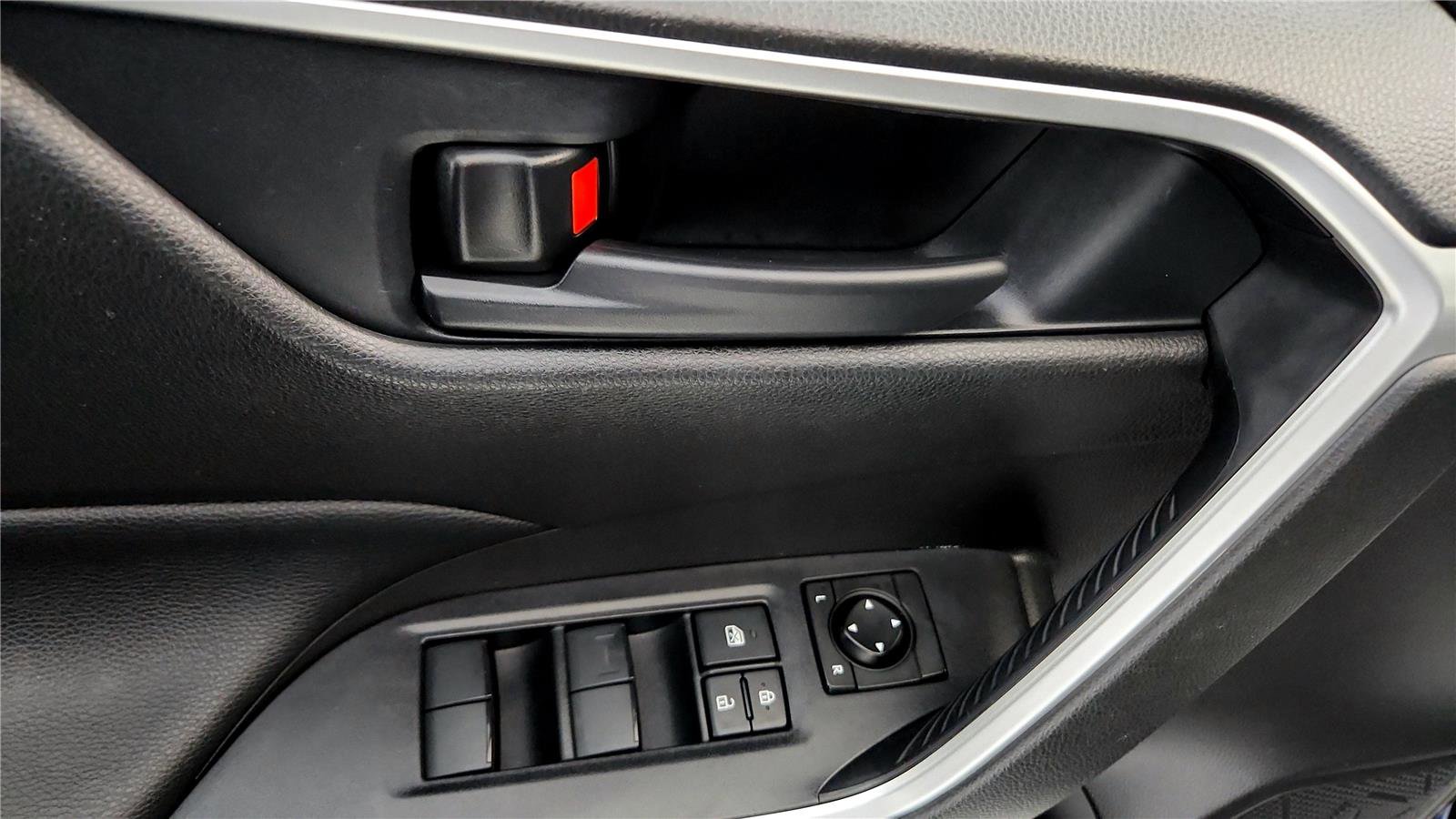 Certified 2021 Toyota RAV4 SE w/ Weather & Moonroof Package image 33