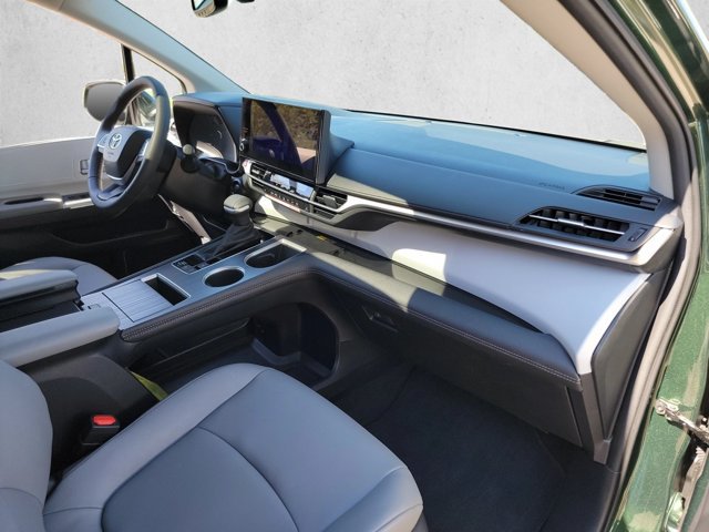 Used 2026 Toyota Sienna XLE FWD image 26
