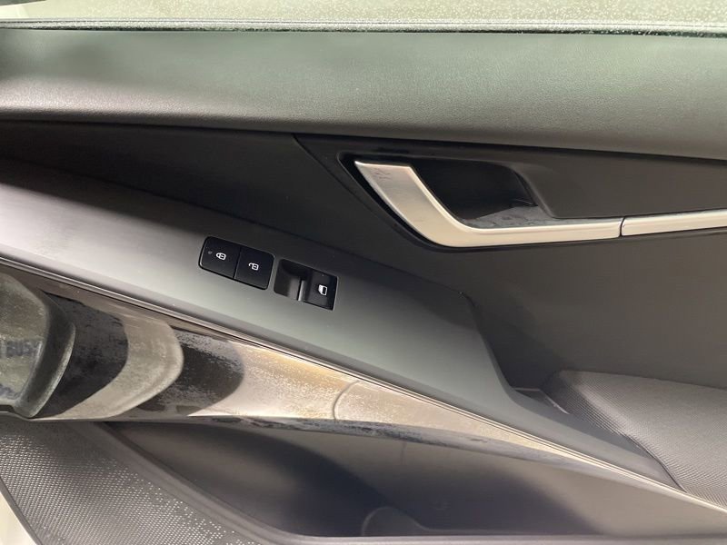 Used 2024 Kia Niro EX Touring image 15