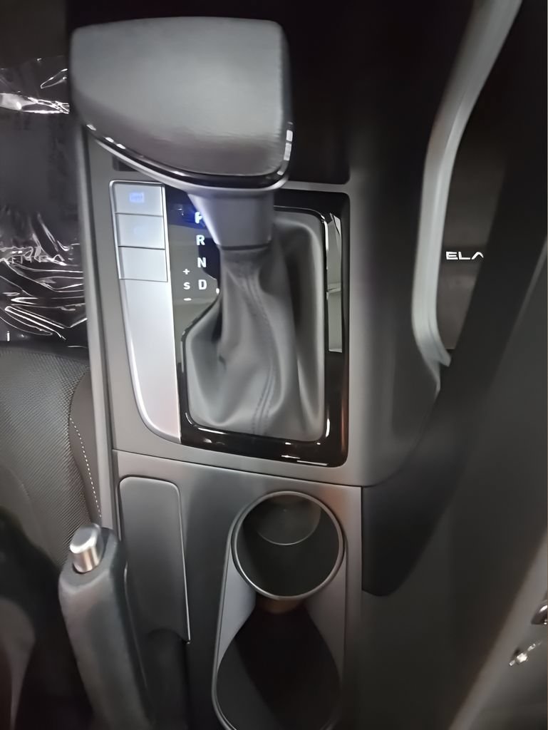 New 2026 Hyundai Elantra SE FWD image 35
