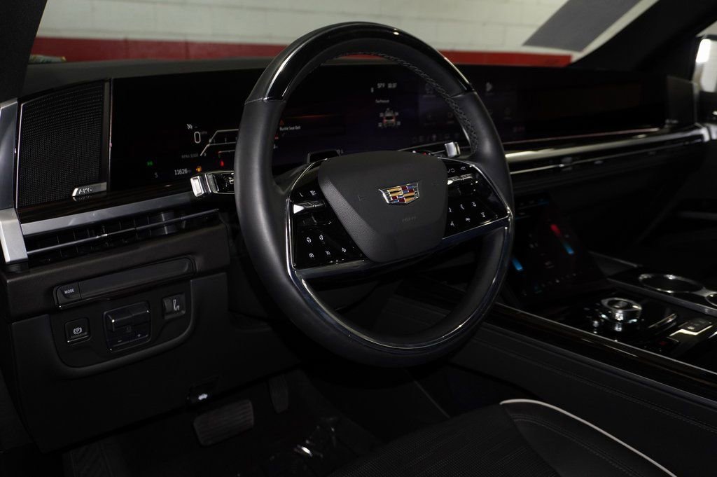 Used 2025 Cadillac Escalade ESV Premium Luxury image 16
