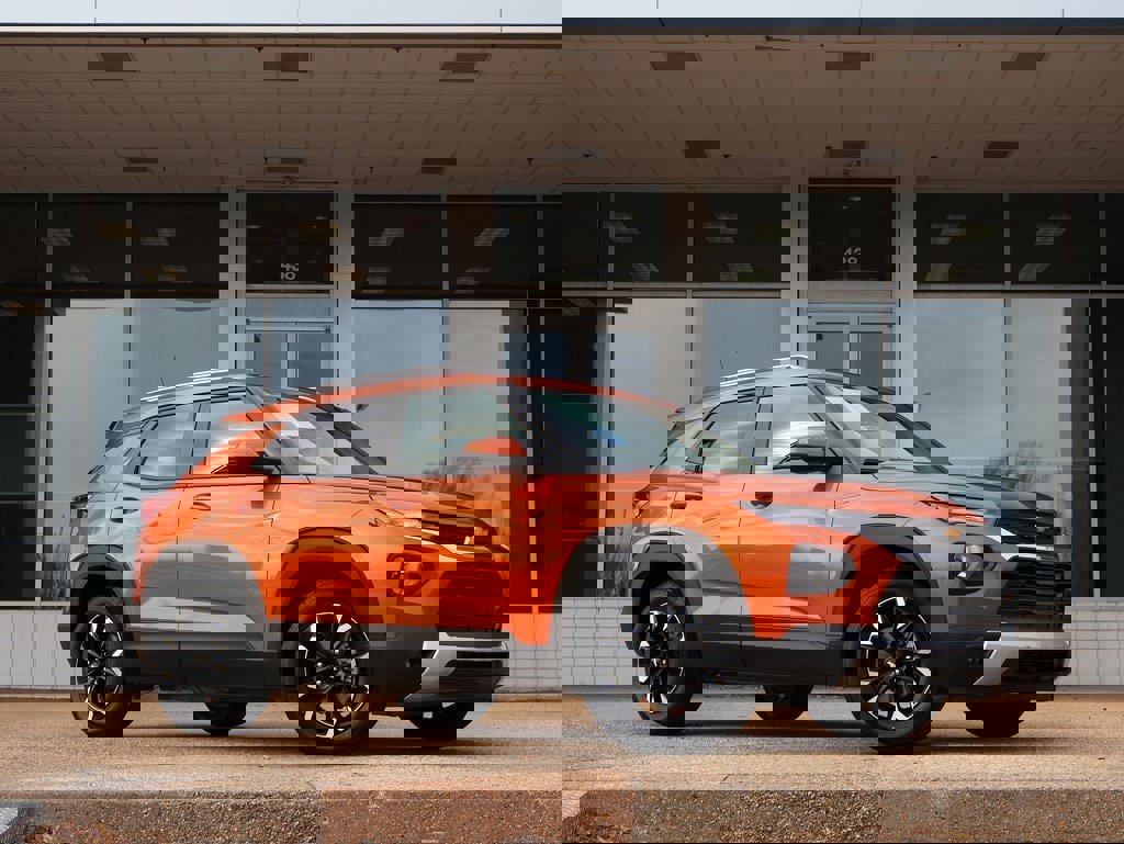 Used 2022 Chevrolet TrailBlazer LT w/ Driver Confidence Package image 2