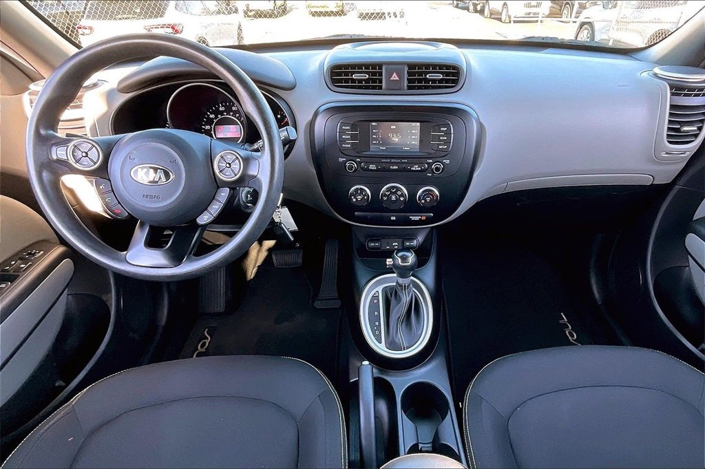 Used 2016 Kia Soul + image 12
