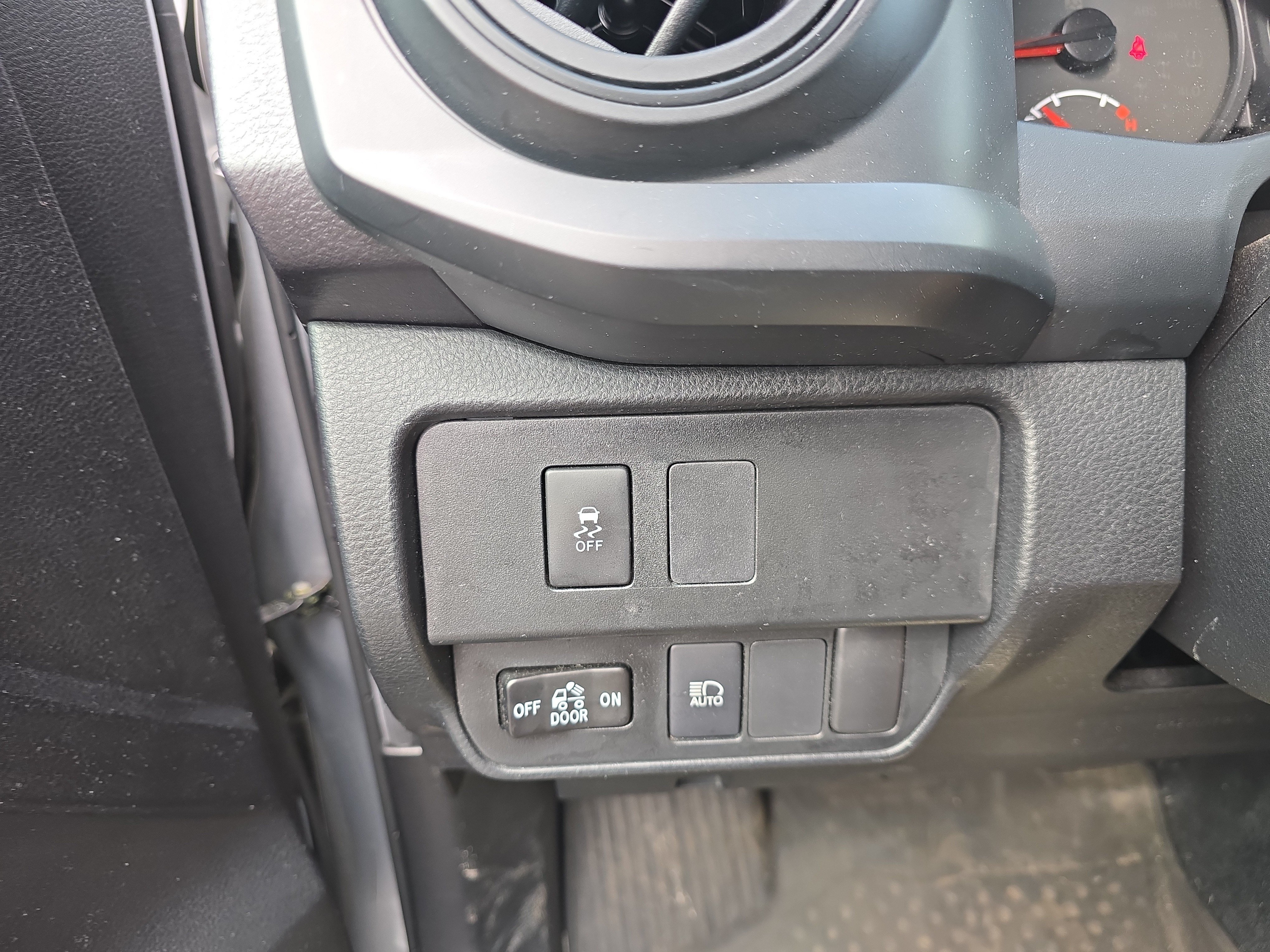 Used 2022 Toyota Tacoma SR AWD/4WD image 20