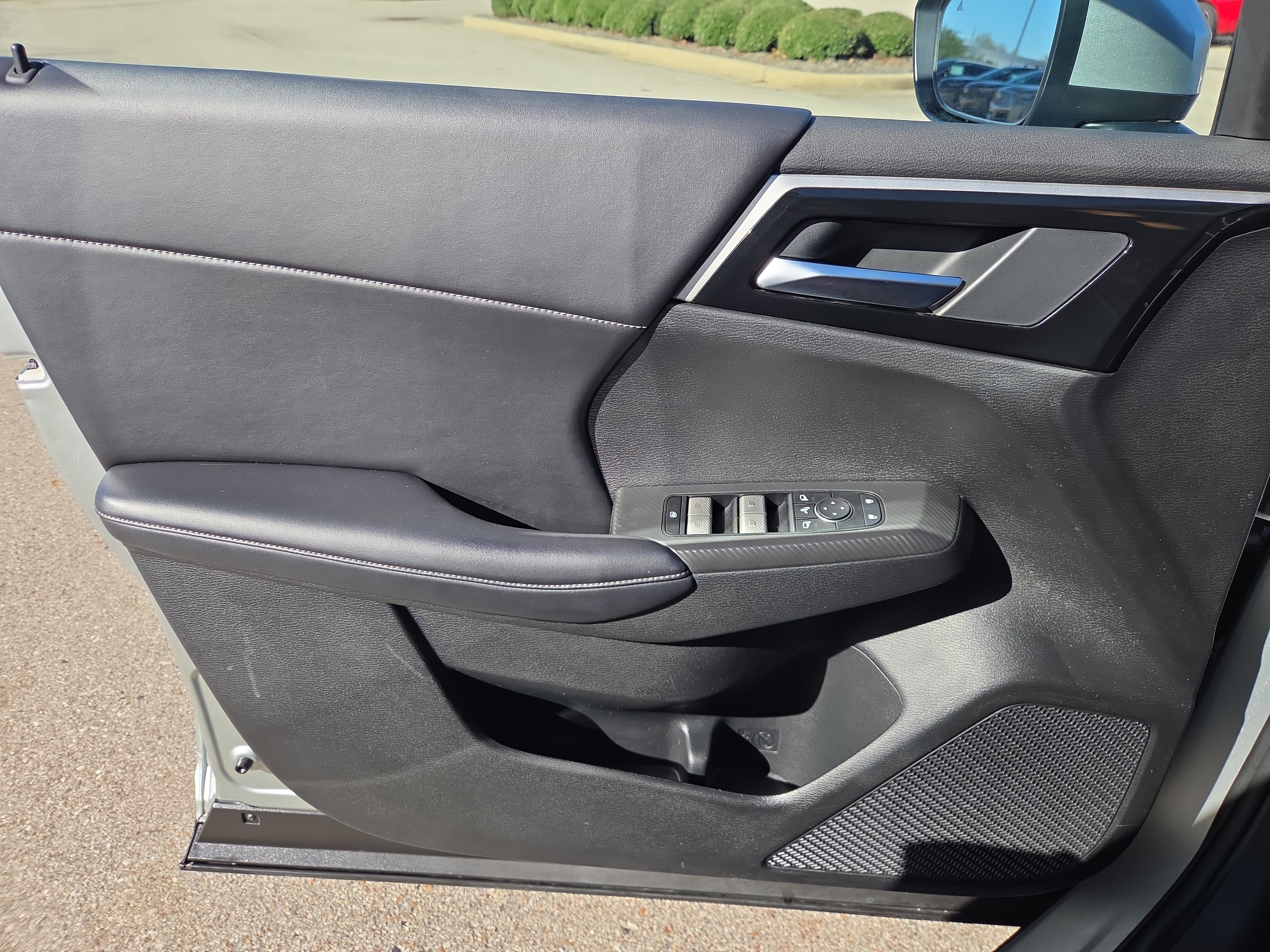 Used 2024 Mitsubishi Outlander SE image 10